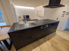 フルフラットなアイランドキッチンはお手入れもラクラク＾＾
