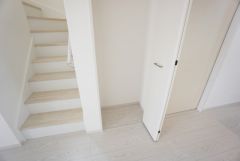 リビングには収納が設けられています。物が沢山集まりがちなリビングに収納スペースがあると便利ですね＾＾