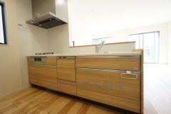 対面式キッチンなのでリビングにいるご家族とコミュニケーションを取りながら洗い物や、お料理が楽しめそうですね＾＾