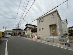 住人以外の車の進入も少なく、小さなお子様を持つご家庭にも安心です。 