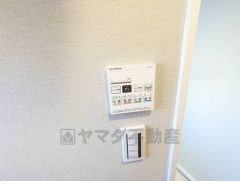 浴室暖房乾燥機には、暖房、乾燥、涼風、換気の4つの機能が付いています。タイマー付きです。換気・雨の日の洗濯も安心です＾＾