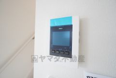 防犯はもちろん、セールスマン対策にもなるモニター付きインターホンです。お子さん1人での留守番時にも活躍しそうです。