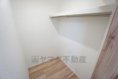 収納力豊富なウォークインクローゼット付き。洋服や小物などを1箇所にまとめて美しい収納を実現します＾＾