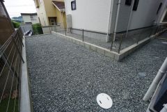 お庭付き＾＾周囲からの目線も気にならず、日光浴やガーデニングはもちろん、お子さまの外遊びの場としても＾＾ 