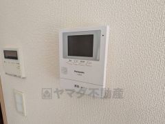 防犯はもちろん、セールスマン対策にもなるモニター付きインターホンです。お子さん1人での留守番時にも活躍しそうです。