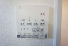 浴室暖房乾燥機には、暖房、乾燥、涼風、換気の4つの機能が付いています。タイマー付きです。換気・雨の日の洗濯も安心です＾＾