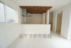 窓から光が差し込む明るいダイニング＾＾