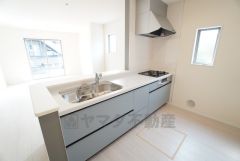 対面式キッチンなのでリビングにいるご家族とコミュニケーションを取りながら洗い物や、お料理が楽しめそうですね＾＾